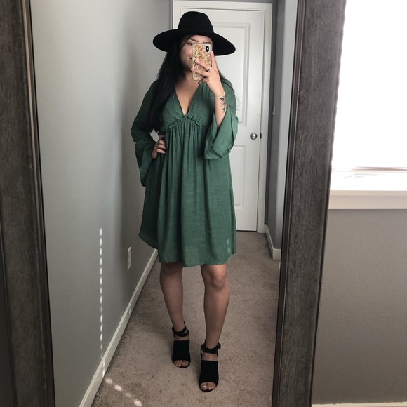 JODIFL Dresses & Skirts - ✨HP✨ Jodifl Green Long Sleeve Babydoll Dress